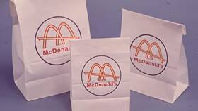 Фиолетовый монстр из McDonald's: имя и история в Доктор Столетов